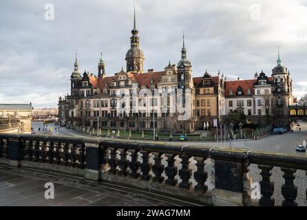 Dresden, Deutschland. Januar 2024. Blick auf das Residenzschloss mit dem Hausmannsturm in der Altstadt. Robert Michael/dpa/Alamy Live News Stockfoto