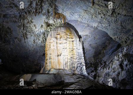 Die Meziad-Höhle. Eine der schönsten Höhlen Rumäniens Stockfoto