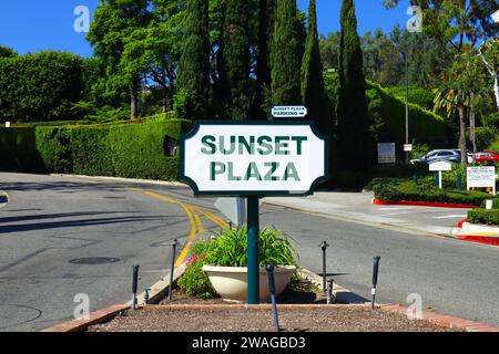 West Hollywood, Kalifornien: SUNSET PLAZA Shopping Center, ein Strip voller Boutiquen und Restaurants zwischen 8591 und 8720 Sunset Blvd Stockfoto