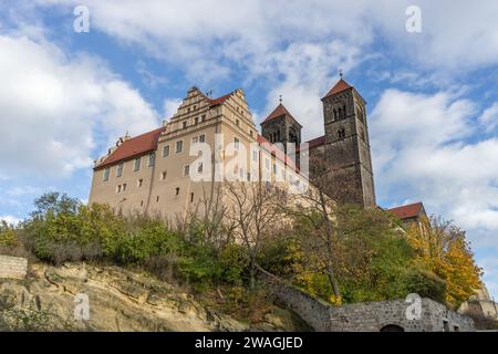 Stiftskirche St. Servatii und Schloss in Quedlinburg auf dem Hügel Stockfoto