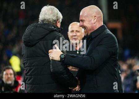 Crystal Palace Manager Roy Hodgson (rechts) und Everton Manager Sean Dyche (links) beim Spiel der Crystal Palace FC gegen Everton FC Emirates FA Cup 3. Runde im Selhurst Park Stadium, London, England, Großbritannien am 4. Januar 2024 Credit: Every Second Media/Alamy Live News Stockfoto