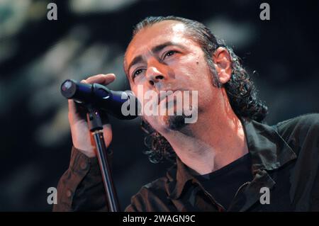 Catania Italien 29.06.2007: : Luca Carboni, italienische Sängerin, während des Live-Konzerts in der musikalischen Fernsehshow Festivalbar 2007 Stockfoto