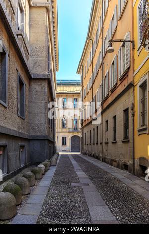 Enge gemütliche Gasse im Mailänder Stadtteil Brera Stockfoto