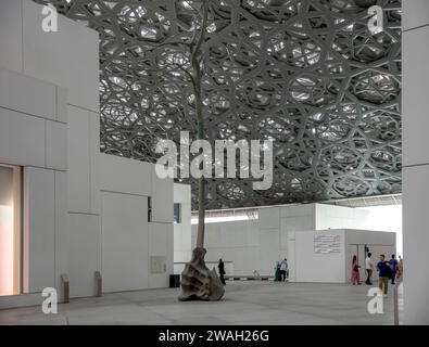 Louvre Abu Dhabi Kuppel von innen Stockfoto