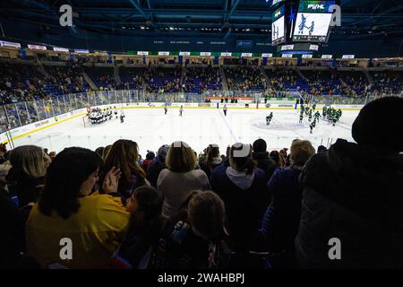 Tsongas Center. Januar 2024. Massachusetts, USA; Fans bejubelten nach einem Spiel zwischen Boston und Minnesota im Tsongas Center. (c) Burt Granofsky/CSM/Alamy Live News Stockfoto