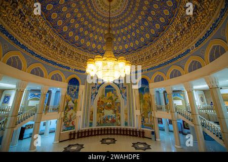 26. JUNI 2023, TASCHKENT, USBEKISTAN: Die Decke im Museum des Amir Timur Museums ist dem mongolischen Kriegsherren Amir Timur Tamerlane in Taschken gewidmet Stockfoto