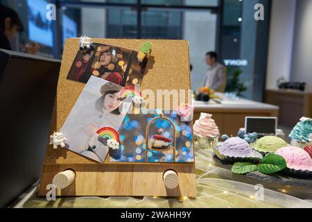 SHENZHEN, CHINA - 22. NOVEMBER 2019: Im Sony Store in Shenzhen. Stockfoto