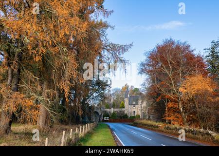 Die East Lodge, Castle Grant Torhaus im Herbst. Grantown auf Spey, Morayshire, Schottland Stockfoto