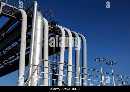 Rohölpipeline der Oelhafen Rostock GmbH, EUROPORTS. Die Ölpipeline versorgt die PCK-Raffinerie Schwedt, Rostock, 08/02/2023 Stockfoto