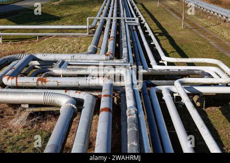 Rohölpipeline der Oelhafen Rostock GmbH, EUROPORTS. Die Ölpipeline versorgt die PCK-Raffinerie Schwedt, Rostock, 08/02/2023 Stockfoto