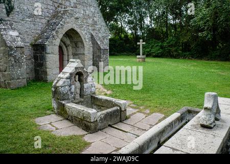 Der Brunnen St. Pustache vor der Kapelle Madeleine. Stockfoto