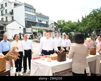 Peking, Chinas Provinz Zhejiang. September 2023. Der chinesische Präsident Xi Jinping, auch Generalsekretär des Zentralkomitees der Kommunistischen Partei Chinas und Vorsitzender der Zentralen Militärkommission, inspiziert am 20. September 2023 das Dorf Lizu in Jinhua in der ostchinesischen Provinz Zhejiang. XI unternahm vom 20. Bis 21. September 2023 eine Inspektionsreise in Zhejiang. Quelle: Xie Huanchi/Xinhua/Alamy Live News Stockfoto