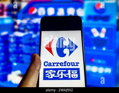 SUQIAN, CHINA - 5. JANUAR 2024 - Pepsi wurde von Carrefour wegen des hohen Preisanstiegs verboten, Suqian, Provinz Jiangsu, China, 5. Januar 2024. Stockfoto