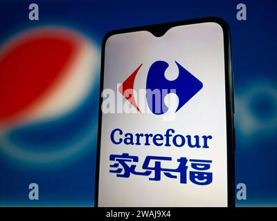 SUQIAN, CHINA - 5. JANUAR 2024 - Pepsi wurde von Carrefour wegen des hohen Preisanstiegs verboten, Suqian, Provinz Jiangsu, China, 5. Januar 2024. Stockfoto