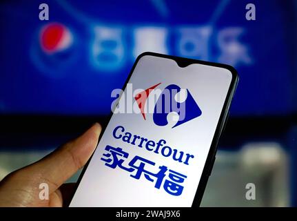 SUQIAN, CHINA - 5. JANUAR 2024 - Pepsi wurde von Carrefour wegen des hohen Preisanstiegs verboten, Suqian, Provinz Jiangsu, China, 5. Januar 2024. Stockfoto