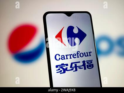 SUQIAN, CHINA - 5. JANUAR 2024 - Pepsi wurde von Carrefour wegen des hohen Preisanstiegs verboten, Suqian, Provinz Jiangsu, China, 5. Januar 2024. Stockfoto