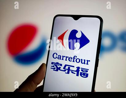 SUQIAN, CHINA - 5. JANUAR 2024 - Pepsi wurde von Carrefour wegen des hohen Preisanstiegs verboten, Suqian, Provinz Jiangsu, China, 5. Januar 2024. Stockfoto