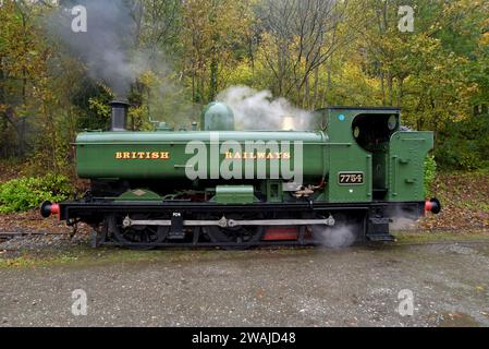 Neu restaurierter GWR-Gepäcktank 7754 in Dampf an der Llangollen-Erdenbahn, November 2023 Stockfoto