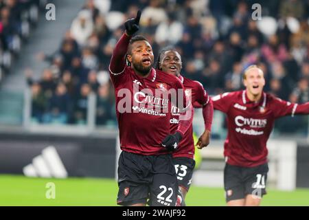 Chukwubuikem Ikwuemesi von US Salernitana 1919 feiert nach einem Treffer während des Coppa Italia Spiels zwischen Juventus FC und Salernitana in der Allianz St Stockfoto