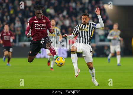 Loum Tchaouna von US Salernitana 1919 und Danilo von Juventus FC während des Coppa Italia Spiels zwischen Juventus FC und Salernitana im Allianz Stadium ON Stockfoto