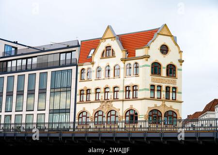 Blick auf die Innenstadt am Hamburger Hafen. Stockfoto