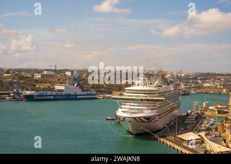 Grand Harbour Valletta Mallta 7. September 2023 Luxus-Kreuzfahrtschiff P & O Azura legt in Valleta Malta an Stockfoto