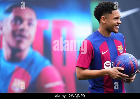 Barcelona, Spanien. Januar 2024. Vitor Roque als neuer Spieler des FC Barcelona bei Ciutat Esportiva Johan Cruyff. Barcelona, Spanien am 5. Januar 2024 in Barcelona, Spanien. (Foto: Bagu Blanco/PRESSINPHOTO) Credit: PRESSINPHOTO SPORTS AGENCY/Alamy Live News Stockfoto