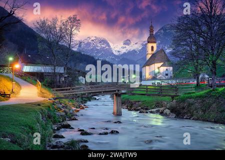 Foto von der Ramsau Panoramablick mit Kirche. Stockfoto