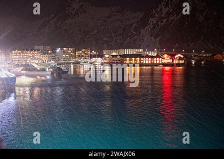 Svolvaer Norwegen Hafen bei Nacht Stockfoto