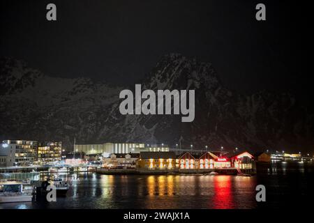 Svolvaer Norwegen Hafen bei Nacht Stockfoto