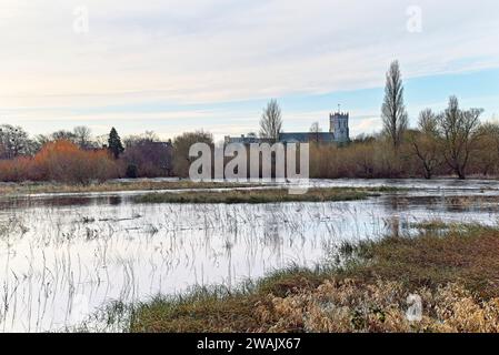 Überflutete das untere Avon-Tal bei Christchurch Dorset Stockfoto