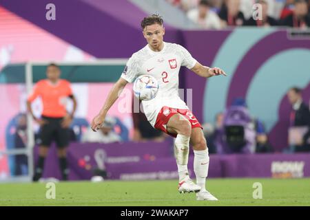 Matty Cash aus Polen wurde während des Spiels der FIFA-Weltmeisterschaft Katar 2022 zwischen Polen und Argentinien im Stadion 974 im Einsatz gesehen. Endstand; Polen 0:2 Argentinien. Stockfoto