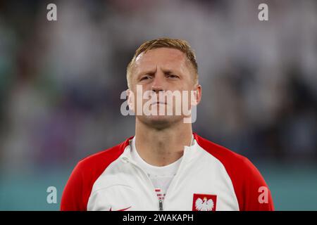 Kamil Glik aus Polen wurde beim Spiel der FIFA-Weltmeisterschaft Katar 2022 zwischen Polen und Argentinien im Stadion 974 im Einsatz gesehen. Endstand; Polen 0:2 Argentinien. Stockfoto
