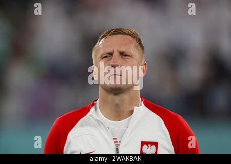 Kamil Glik aus Polen wurde beim Spiel der FIFA-Weltmeisterschaft Katar 2022 zwischen Polen und Argentinien im Stadion 974 im Einsatz gesehen. Endstand; Polen 0:2 Argentinien. (Foto: Grzegorz Wajda / SOPA Images/SIPA USA) Stockfoto