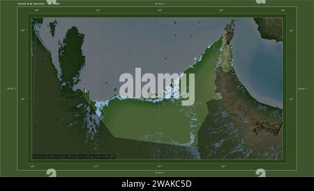 Die Vereinigten Arabischen Emirate werden auf einer blassfarbenen Höhenkarte mit Seen und Flüssen mit dem Hauptstadt des Landes, kartographischem Raster und Distanz hervorgehoben Stockfoto