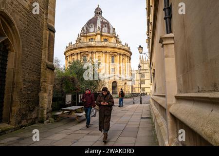 Catte Street, Oxford, England, mit der Radcliffe-Kamera im Hintergrund Stockfoto