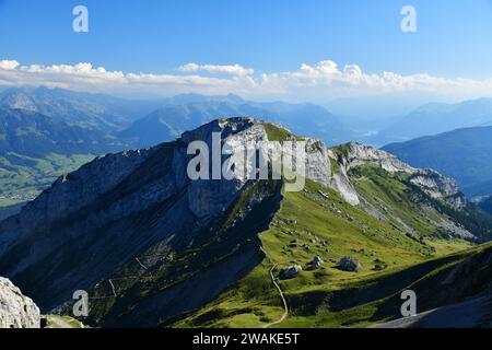 Blick von der Terrasse des Hotels Kulm, Pilatus, Schweiz, August 2022. Stockfoto