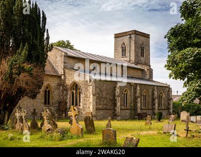 Großbritannien, England, Oxfordshire, Fringford, Main Street, St. Michal und All Angels Kirche Stockfoto