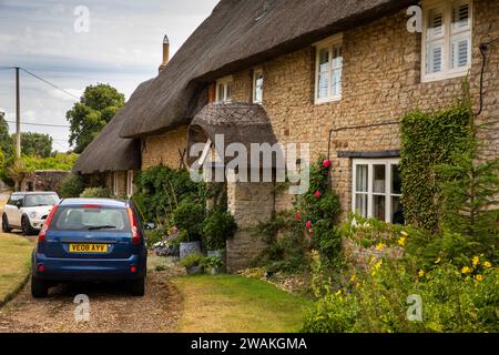 Großbritannien, England, Oxfordshire, Fringford, Main Street, alte Schmiede und Post, wo Flora Thompson arbeitete Stockfoto