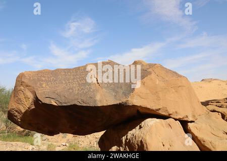 Antike Petroglyphen an der Alula-Stätte von Jabal Ikmah in der Arabischen Wüste Stockfoto