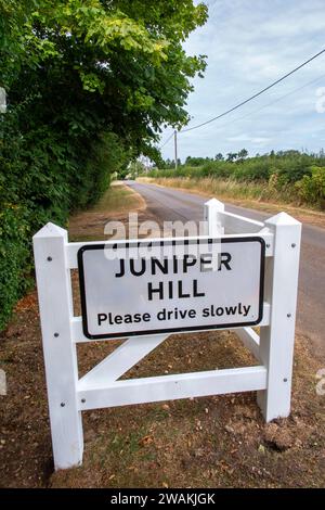 Großbritannien, England, Oxfordshire, Juniper Hill, Dorfschild Stockfoto