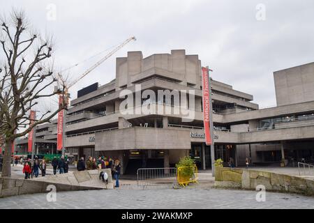 London, Großbritannien. Januar 2024. Außenansicht des National Theatre in South Bank. Quelle: Vuk Valcic/Alamy Stockfoto