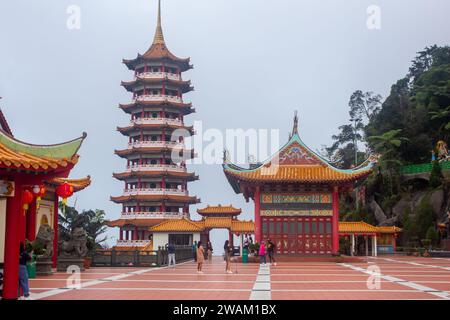 Genting Highlands, Pahang, Malaysia - 1. November 2023: Der riesige Komplex des Chin Swee Caves Temple in Genting Highlands, Pahang, Malaysia. Stockfoto