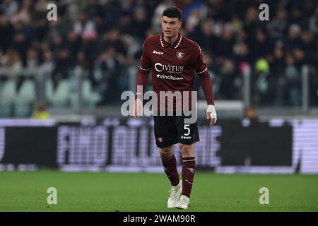 Turin, Italien. Januar 2024. Flavius Daniliuc von Salernitana während des Spiels Coppa Italia im Allianz Stadion in Turin. Der Bildnachweis sollte lauten: Jonathan Moscrop/Sportimage Credit: Sportimage Ltd/Alamy Live News Stockfoto