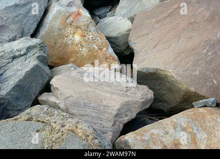 Hintergrund aus großen Granitsteinen Stockfoto