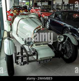 Replica Bugatti Type 35B 1970 im E&R Classics Showroom, Waalwijk, Niederlande Stockfoto