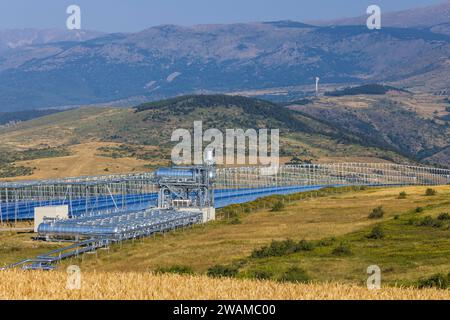 Thermodynamisches Solarkraftwerk vom Fresnel-Typ in llo, Frankreich Stockfoto