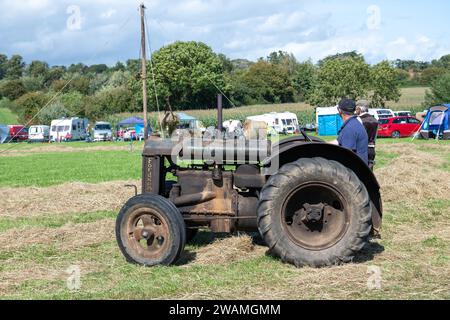 Drayton.Somerset.United Kingdom.19. August 2023.Ein Standard-Fordson aus dem Jahr 1936 wird auf einer Yesterdays-Farmveranstaltung gezeigt Stockfoto