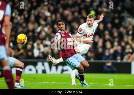 Tottenham Hotspur's Dejan Kulusevski versucht am 5. Januar 2024 beim Tottenham Hotspur FC gegen Burnley FC Emirates FA Cup im Tottenham Hotspur Stadium in London, England, Großbritannien. Credit: Every Second Media/Alamy Live News Stockfoto