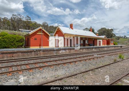 Der Bahnhof Walcha Road ist ein denkmalgeschützter Bahnhof an der Main Northern Line in Walcha Road, Walcha Shire, New South Wales. Stockfoto